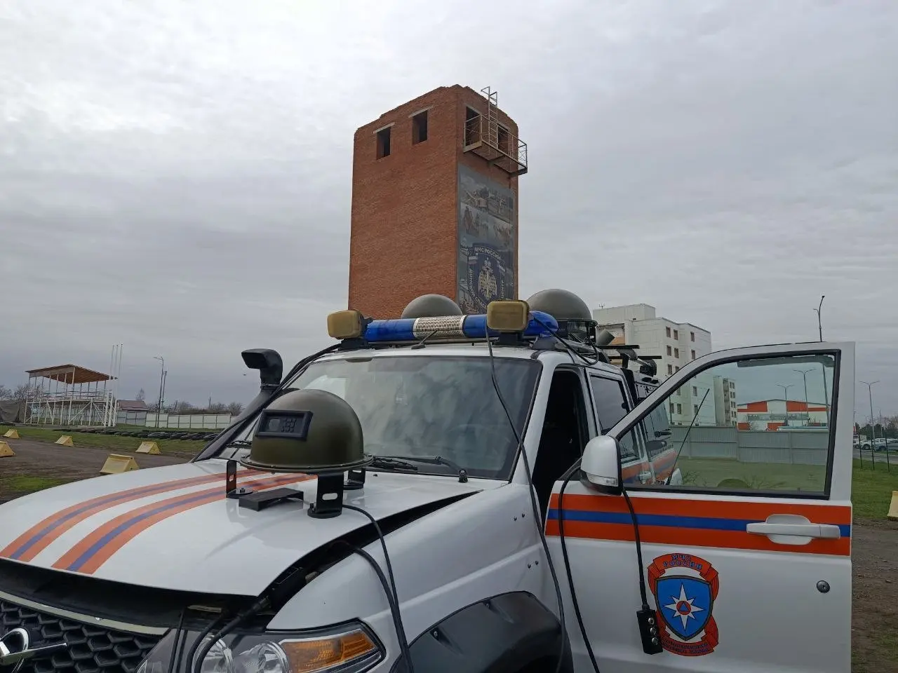 Специальный автомобиль с купольными модулями РЭБ ЗОНТ